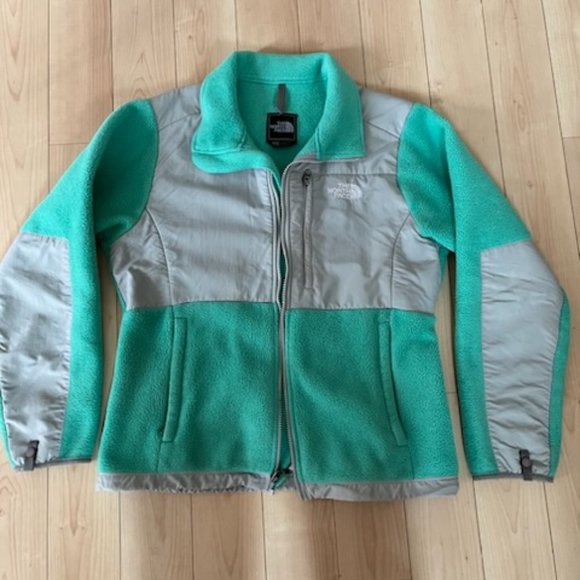 The North Face Jackets & Blazers - Women's  Femmes Jacket